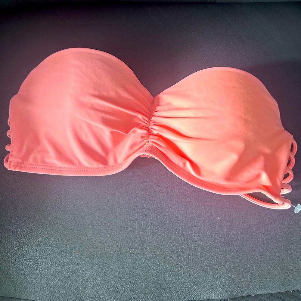 Strapless bikini top with built in padding